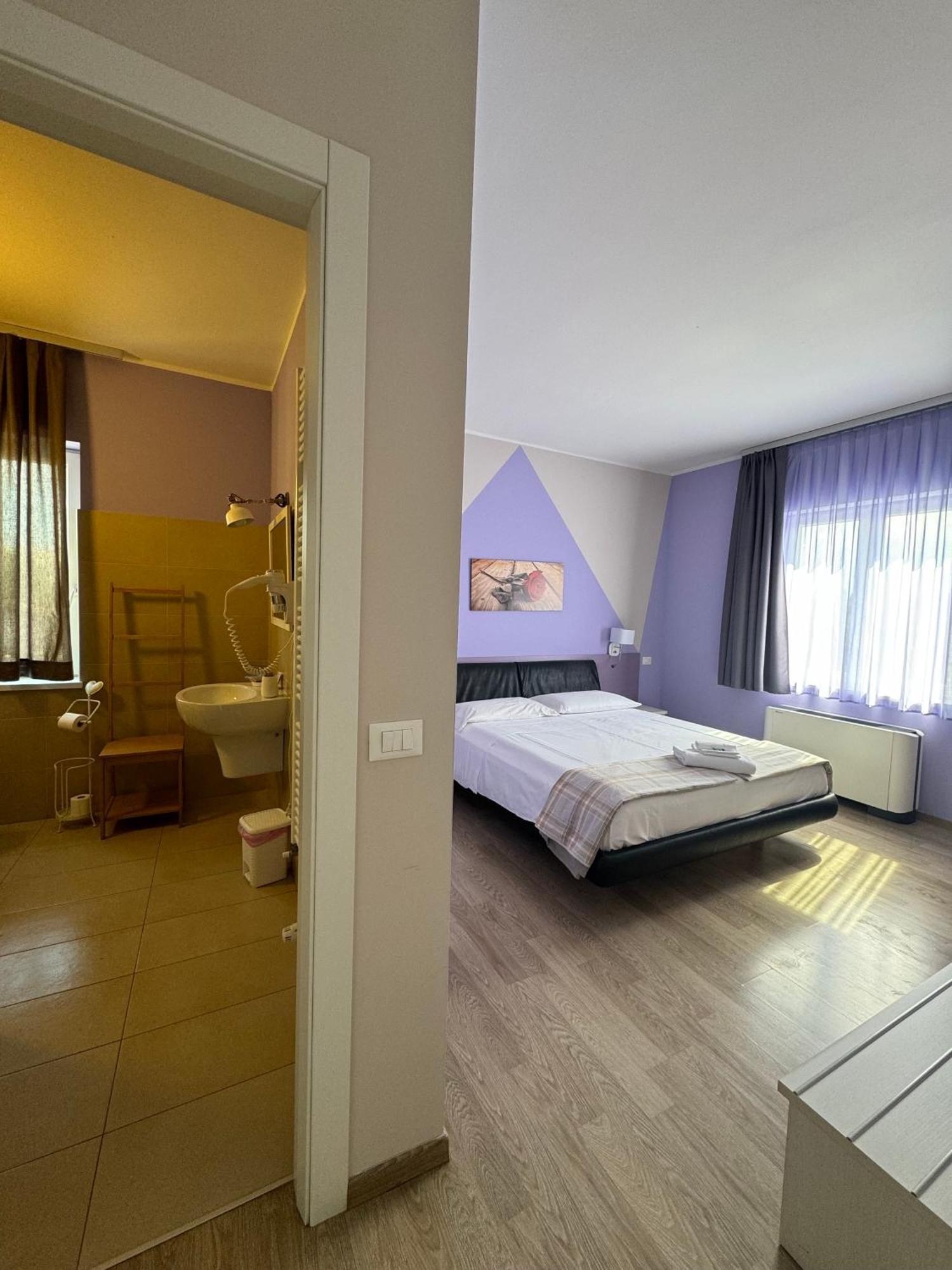 Albergo Trattoria Italia Desenzano del Garda Ngoại thất bức ảnh